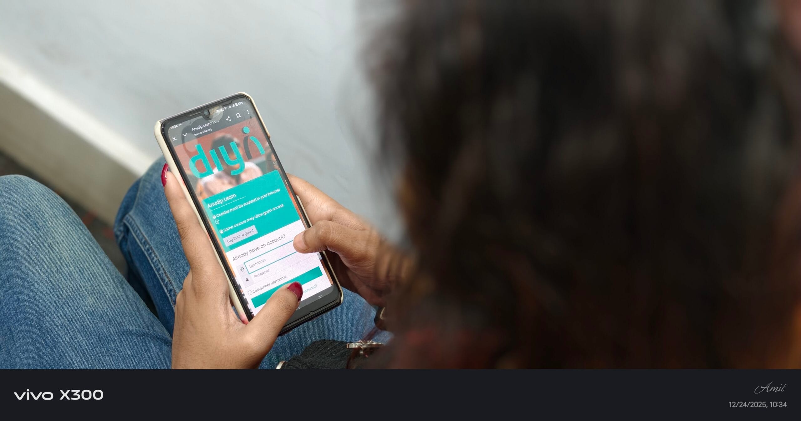 A DIYA learner practising on a smartphone during digital literacy training